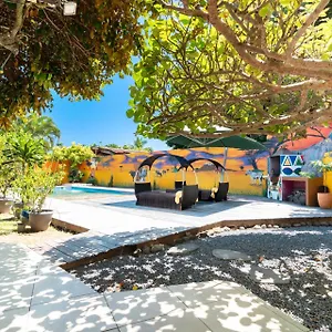 Maison D'invites Dans Jardin Tropical Avec Piscine A Tahiti Hébergement de vacances
